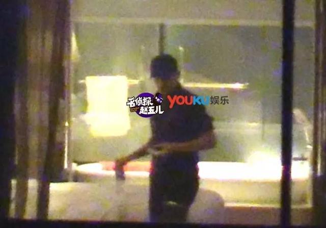 林丹出轨全记录:小区亲密同行 酒店大尺度亲热