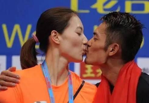 林丹出轨全记录:小区亲密同行 酒店大尺度亲热