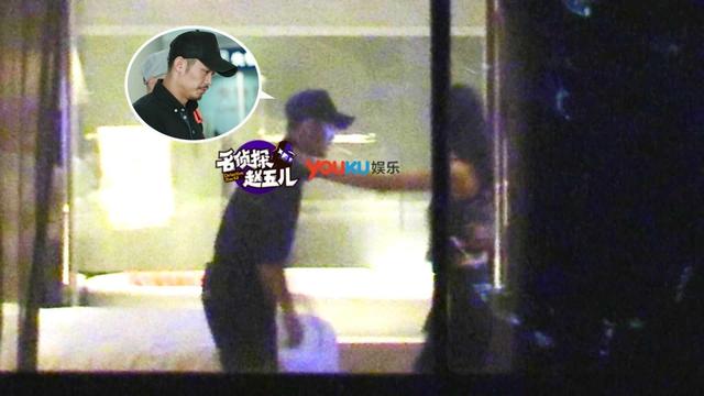 林丹出轨全记录:小区亲密同行 酒店大尺度亲热