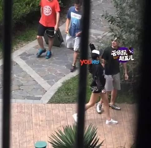 林丹出轨全记录:小区亲密同行 酒店大尺度亲热